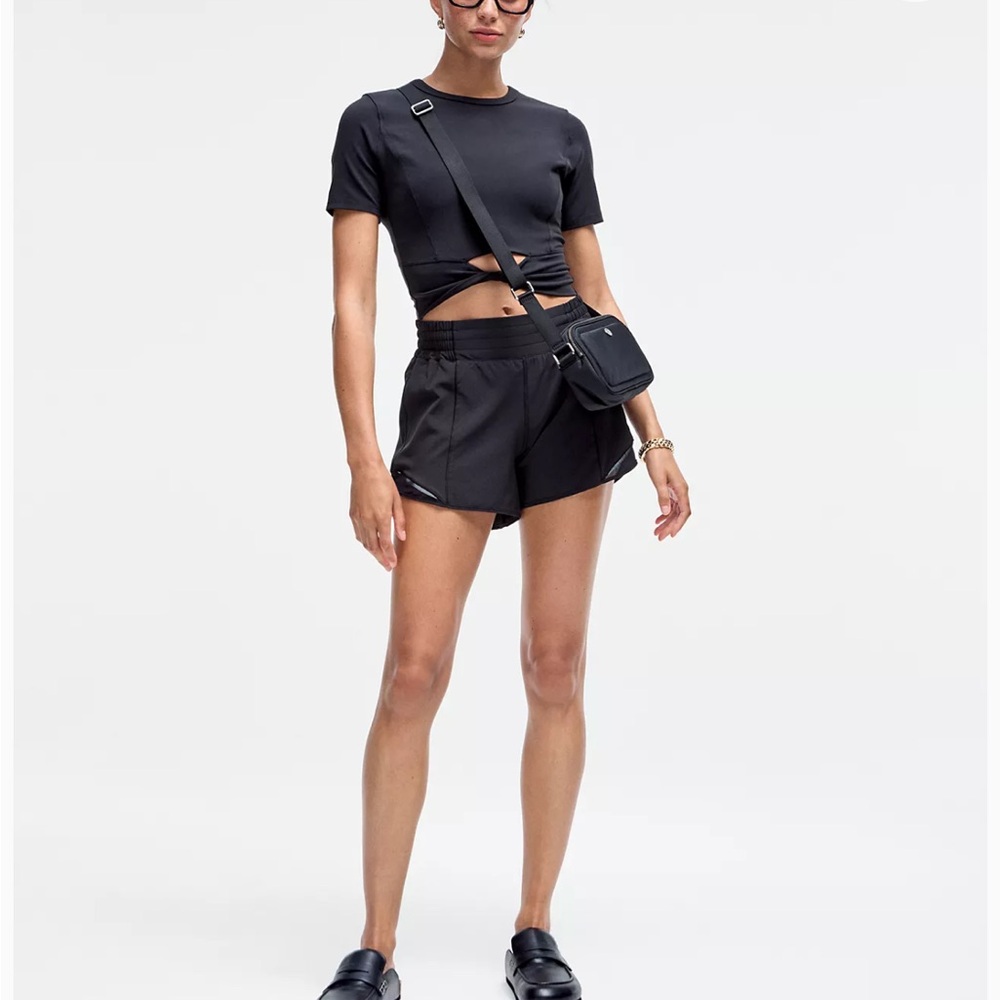 Lululemon Hotty Hot High-Rise Lined Short 4" Size 4 Black